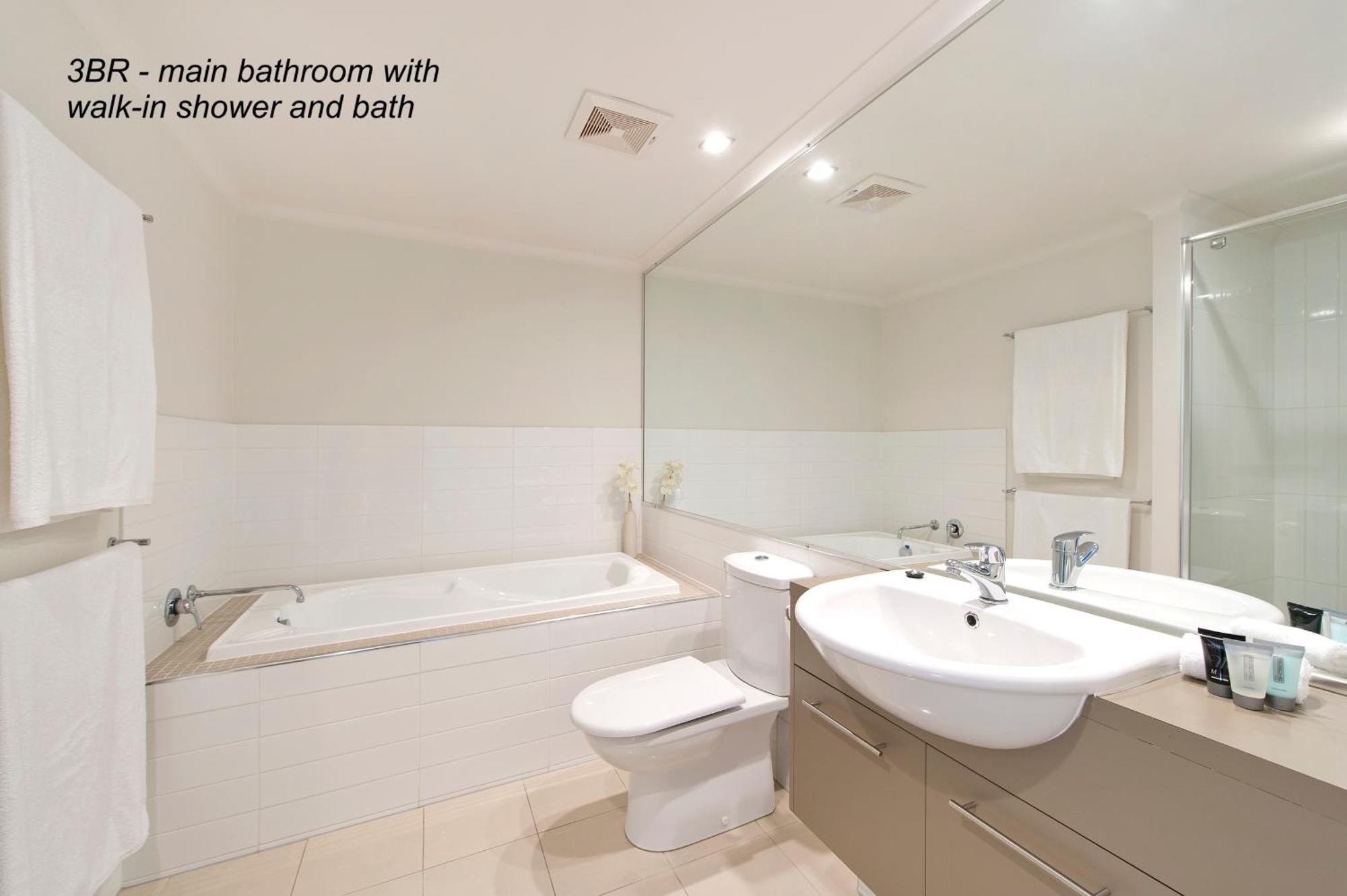 On The Bay Apartments Bongaree Екстериор снимка