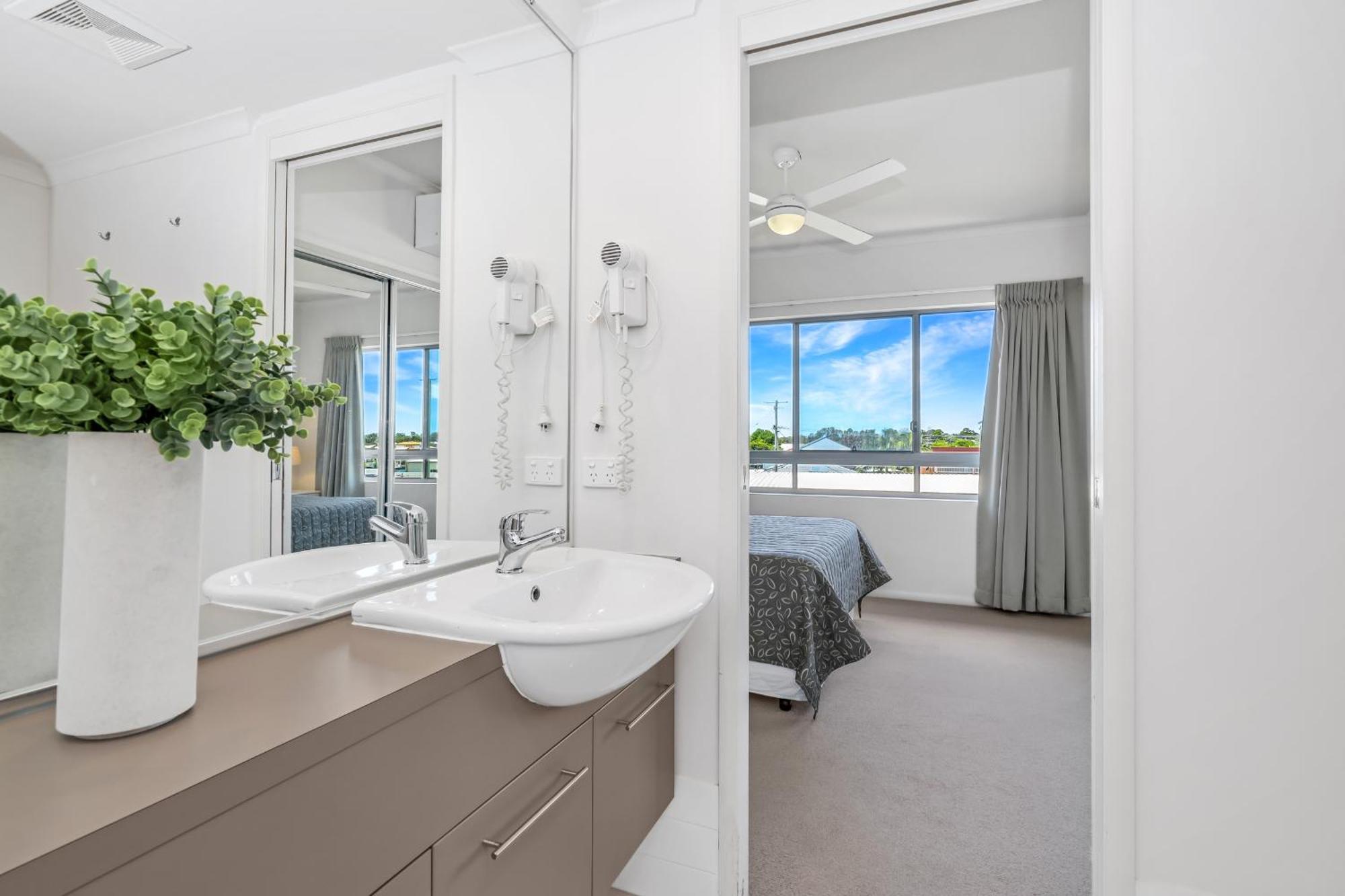 On The Bay Apartments Bongaree Екстериор снимка
