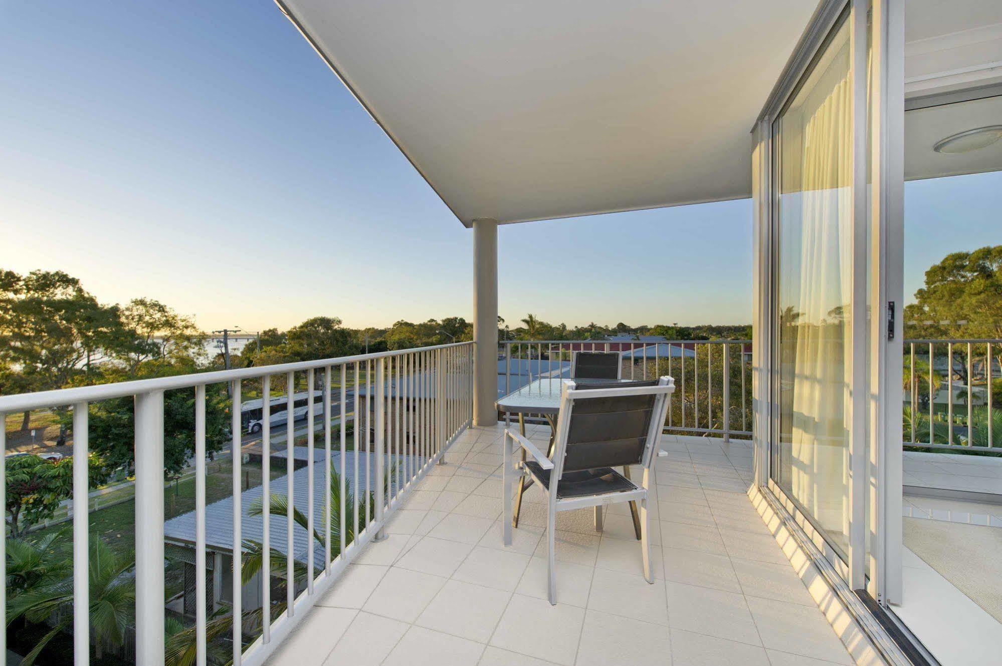 On The Bay Apartments Bongaree Екстериор снимка